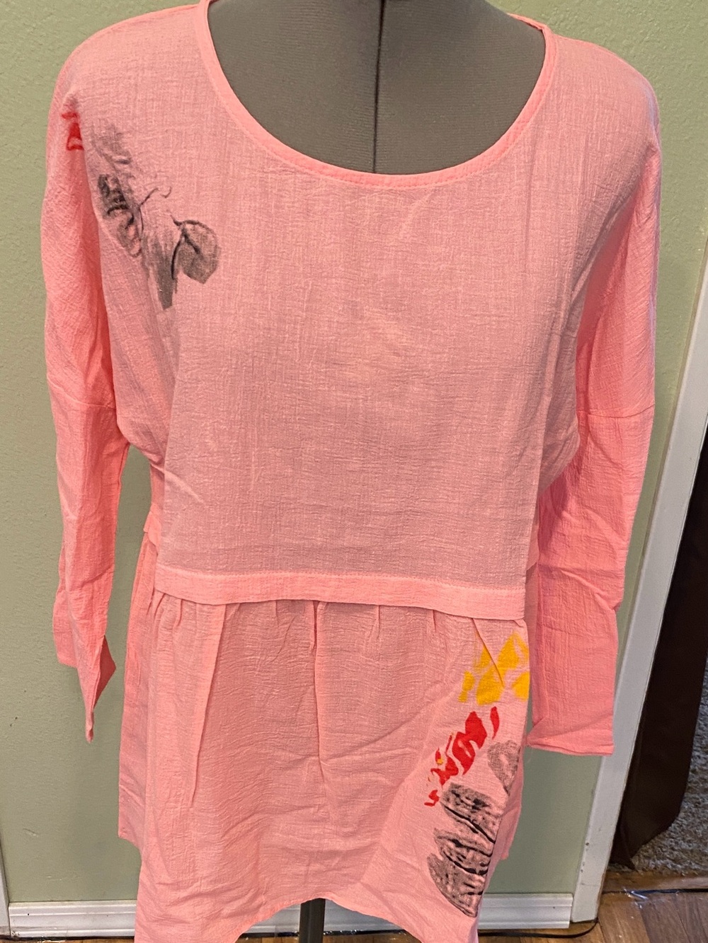 MISSLOOK Coral Pink Long Sleeve Tunic with Floral Graphic Accents